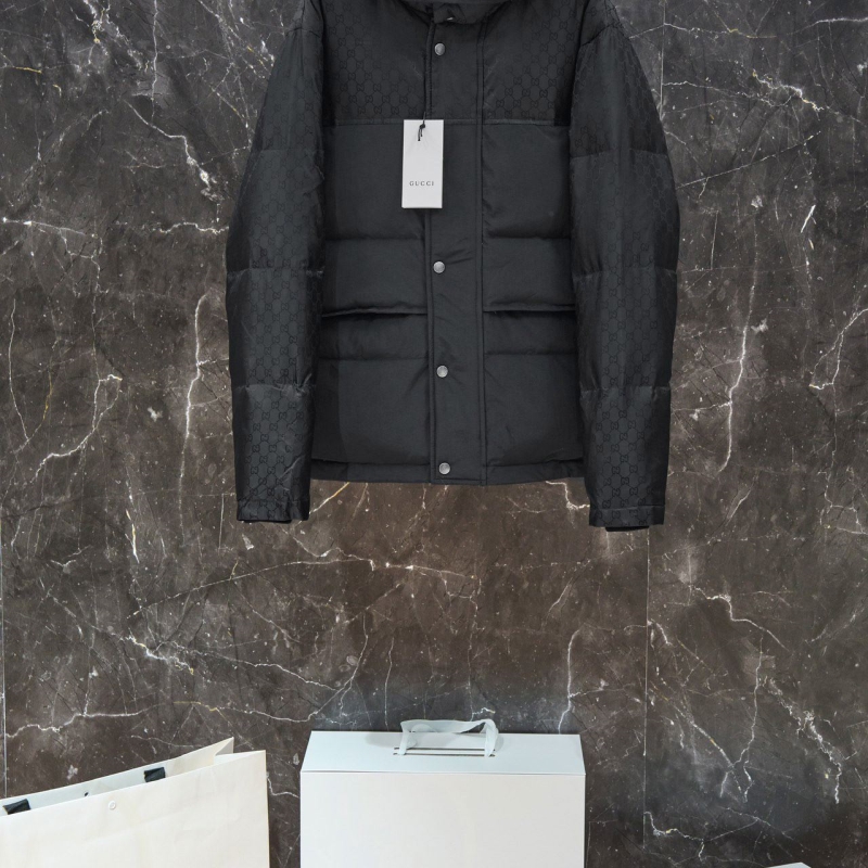 G*u*i down coat